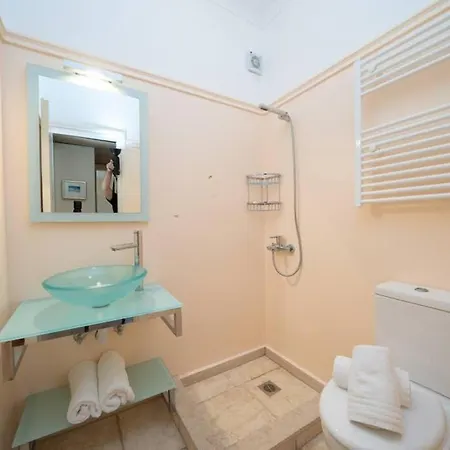 Paradise House Apart2, 5min Walking Distance To Center Apartament